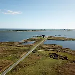 Seaside Retreat With Hot Tub,sauna, Pool & Bbq Holiday home