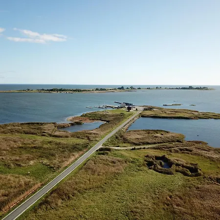 Seaside Retreat With Hot Tub,sauna, Pool & Bbq Semesterbostad