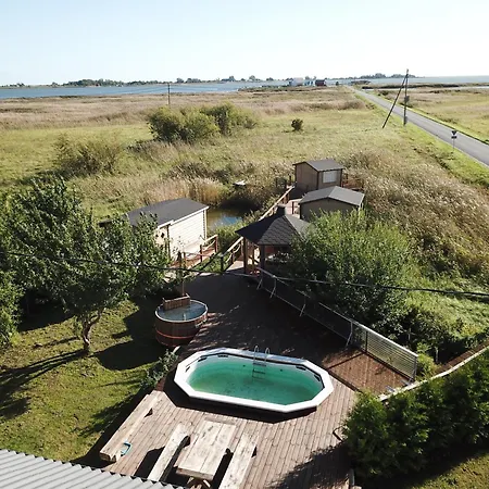 Semesterbostad Seaside Retreat With Hot Tub,sauna, Pool & Bbq *