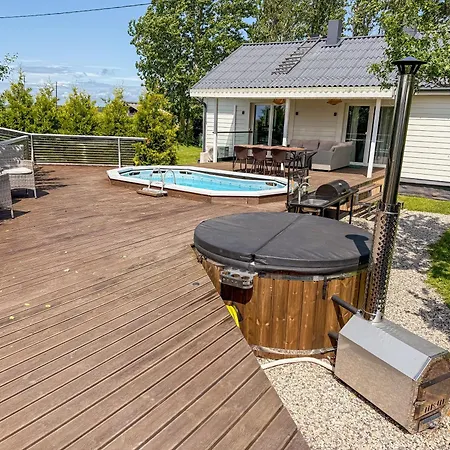 Semesterbostad Seaside Retreat With Hot Tub,sauna, Pool & Bbq *
