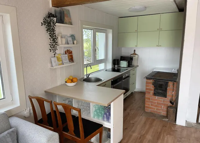 Seaside Retreat With Hot Tub,sauna, Pool & Bbq *