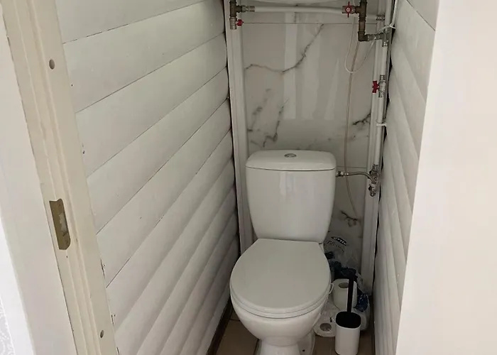 Seaside Retreat With Hot Tub,sauna, Pool & Bbq Vikendica